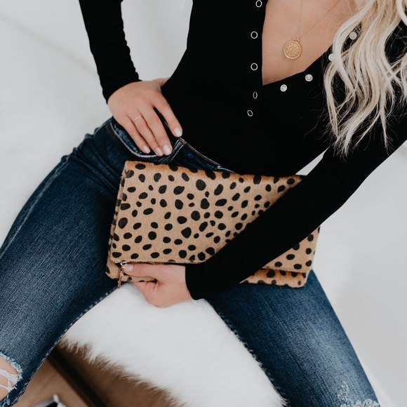 LAST ONE- Keen Instincts Envelope Clutch Vici - Picture 3 of 6